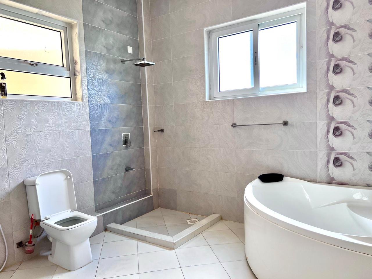 5 bedroom apartment Nyali