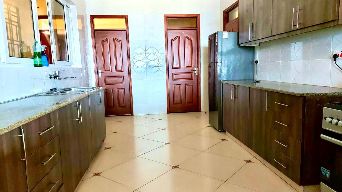 5 bedroom apartment Nyali