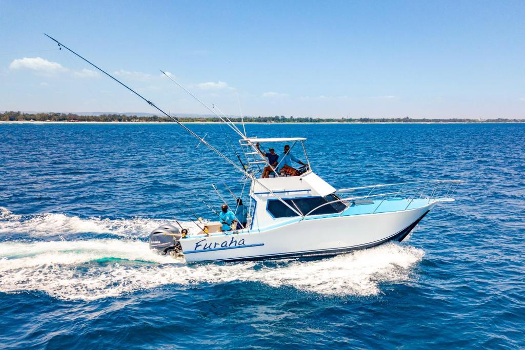 The Ultimate Safari & Beach Combo: Experience the Best of Kenya